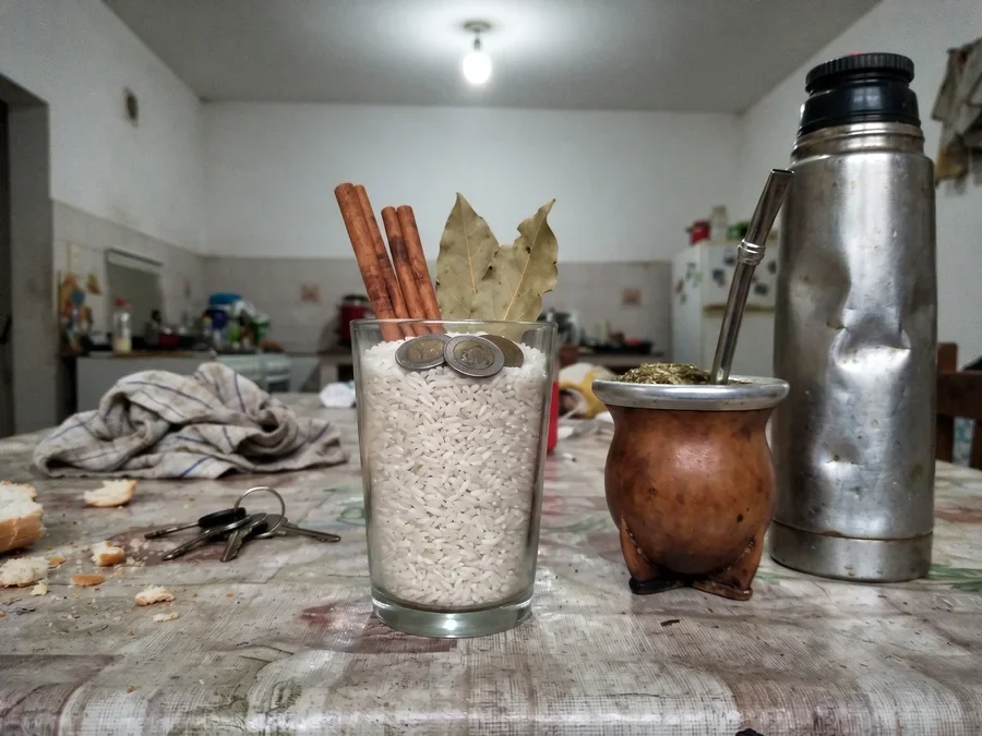 Vaso de la suerte con arroz y canela