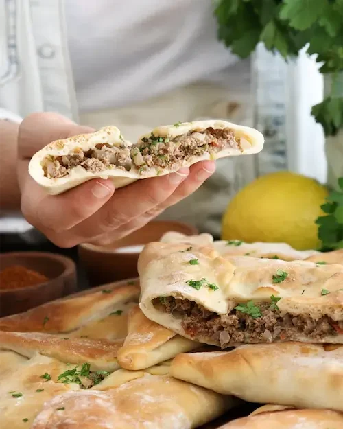 Carne en pan árabe